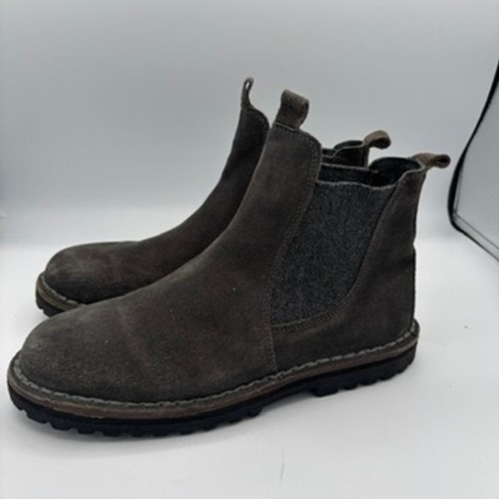 Roan Elma Chelsea Boots EUC Womens Sz 8.5 Grey Suede Ankle Bootie‎ Gorpcore